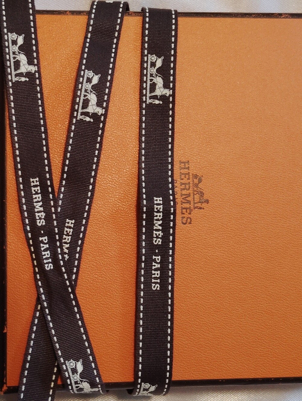 New Empty HERMES Gift Box, Ribbon and Samples - Picture 3 of 9